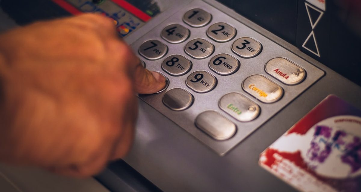 17-летняя жительница Андроповского округа предстанет перед судом за продажу банковской карты