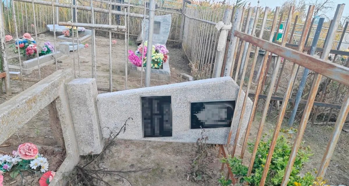 Пьяный житель аула Тукуй-Мектеб повредил 13 надгробий на кладбище