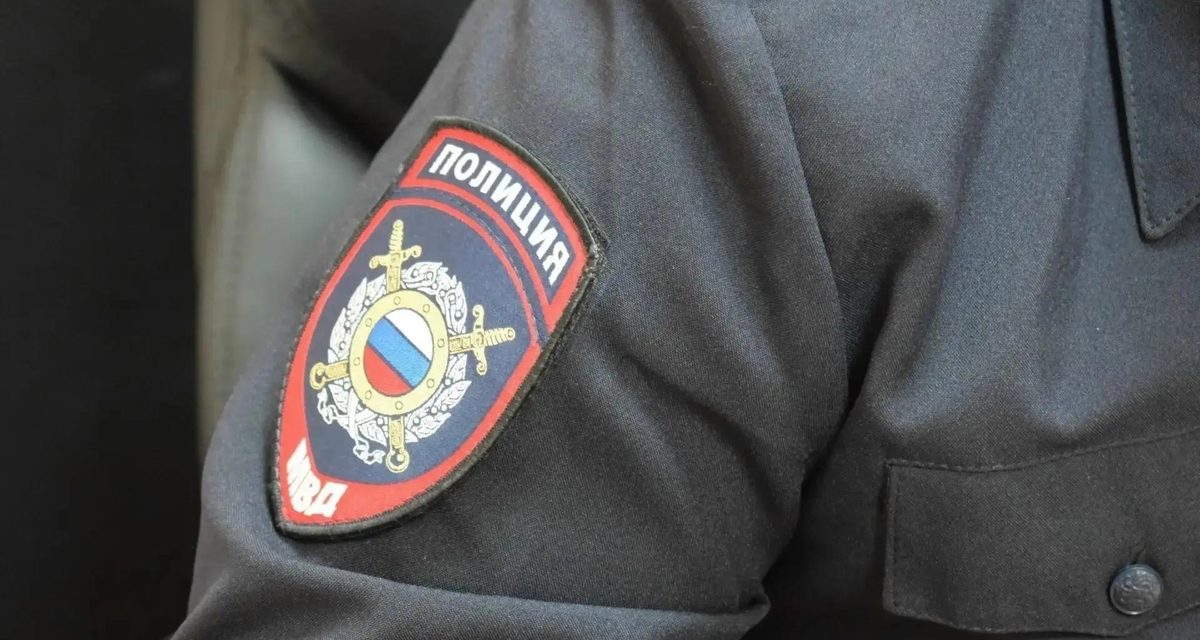 Двое 18-летних жителей КЧР сняли стекла витрины, украли четыре устройства и возместили порядка 32 тысяч рублей