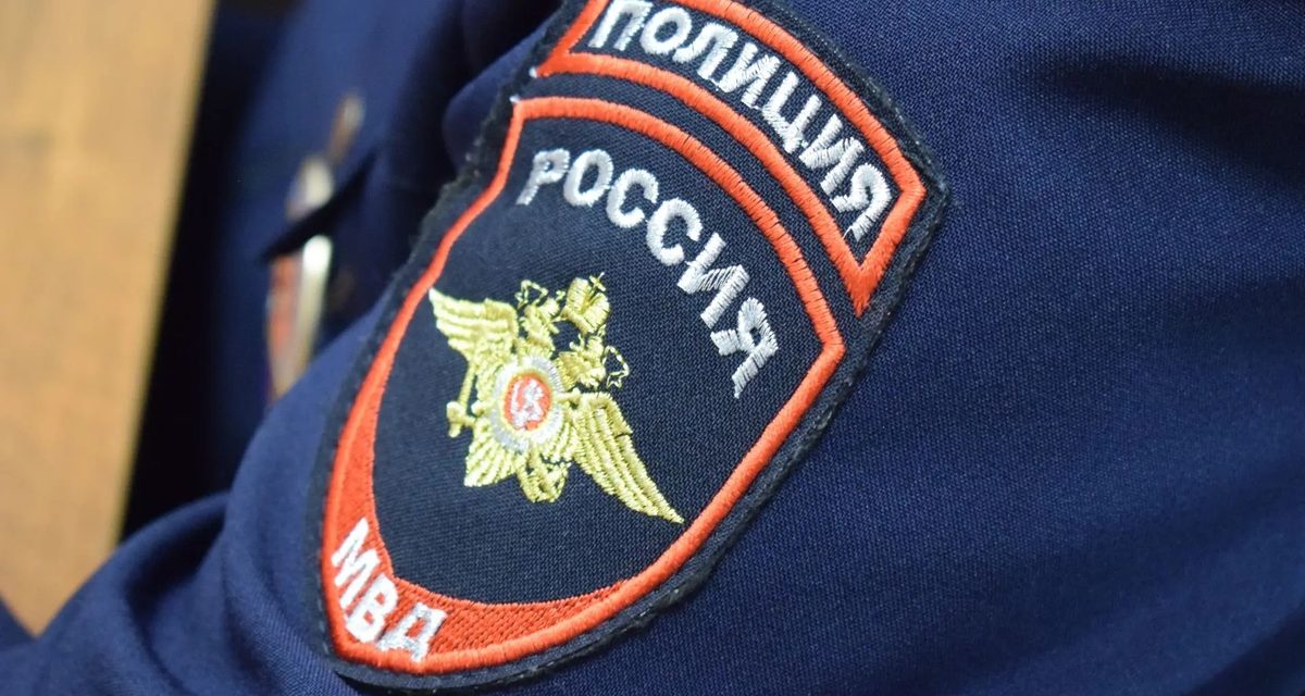Односельчанка просила у пенсионерки оплатить такси и связь, а переводила деньги себе