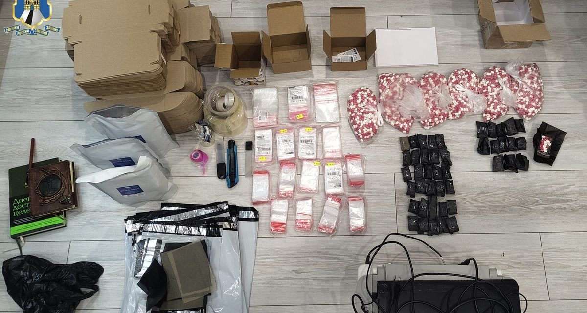 Двое ставропольцев хранили в машине около 100 почтовых пакетов с прегабалином